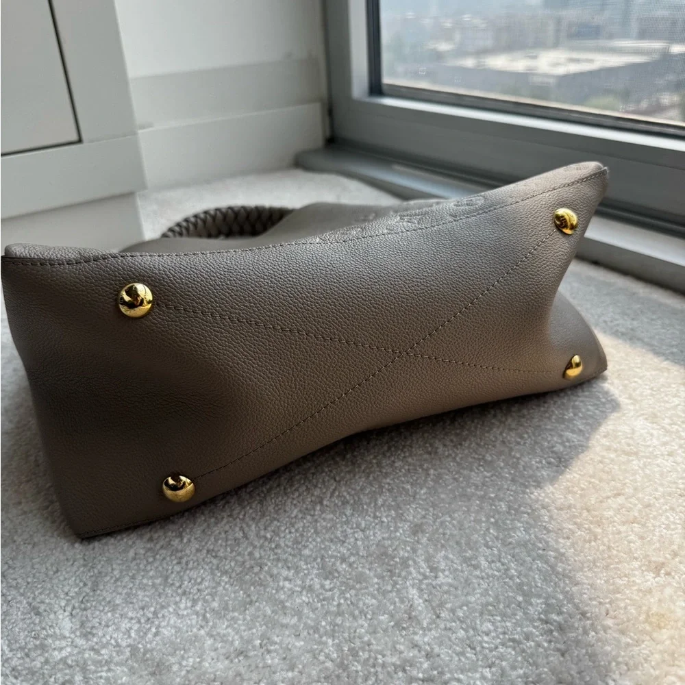 Louis Vuitton Maida Hobo MM Empreinte Leather in Tourterelle – New with Tags - Picture 15 of 16